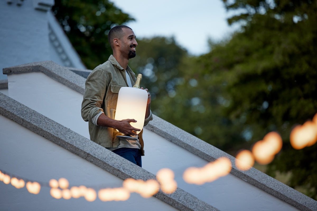 Kooduu Atmos LED lampe med indbygget højtaler og drinks køler